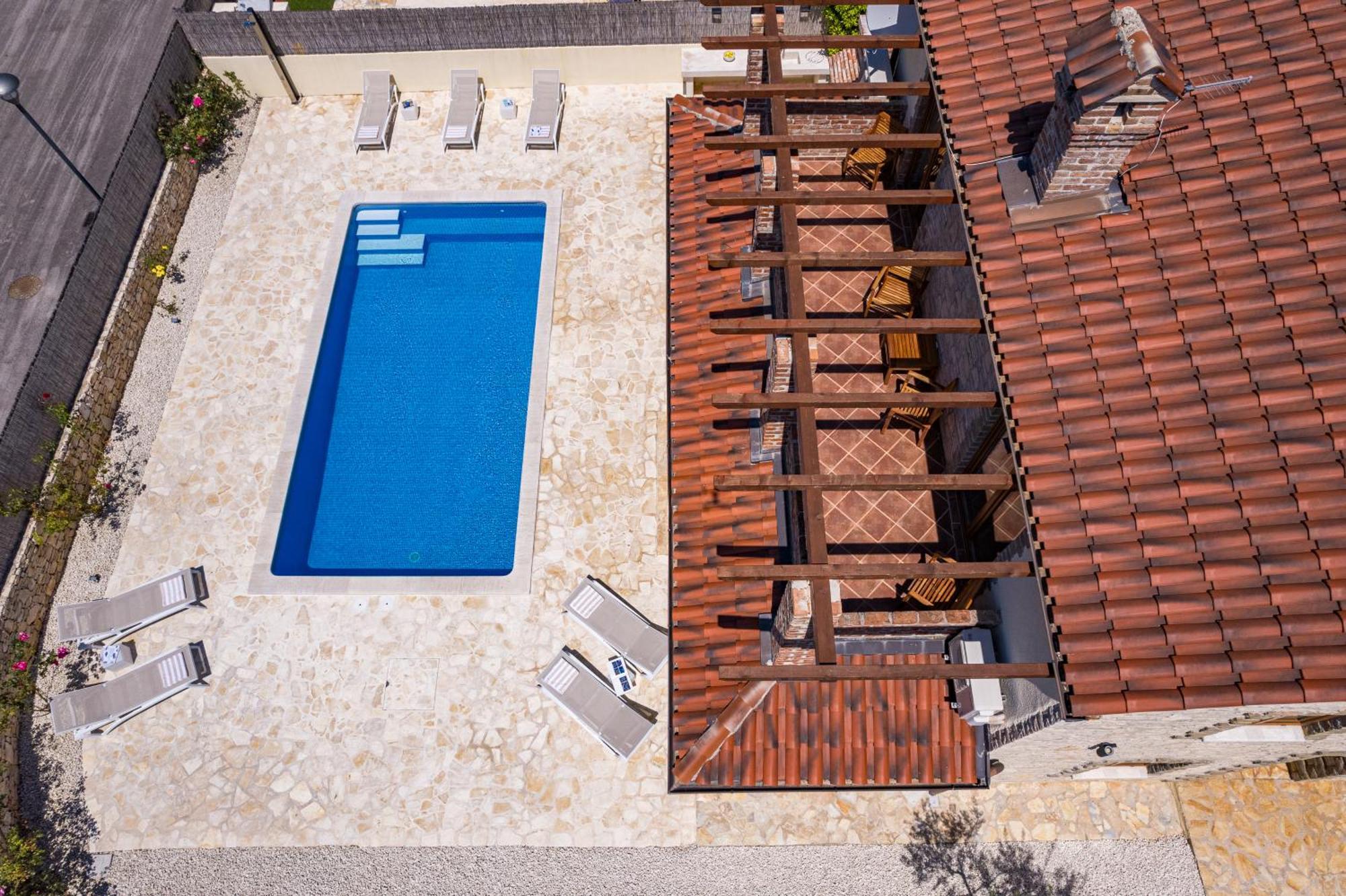 Villa Brioni With Pool By Rentistra Cabrunici 외부 사진