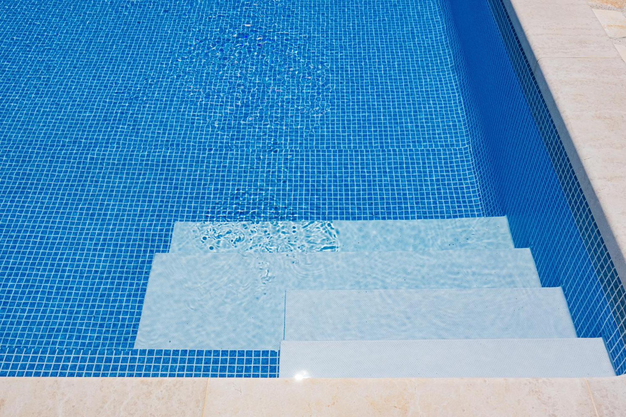 Villa Brioni With Pool By Rentistra Cabrunici 외부 사진